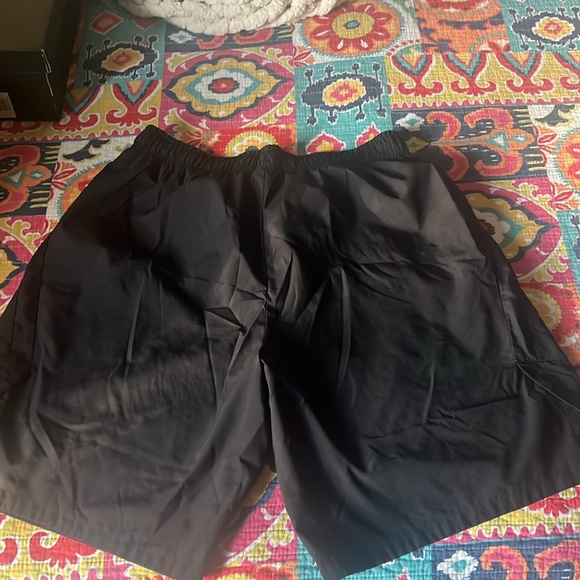 Mens Nike black shorts with pockets in size Large - Picture 5 of 6